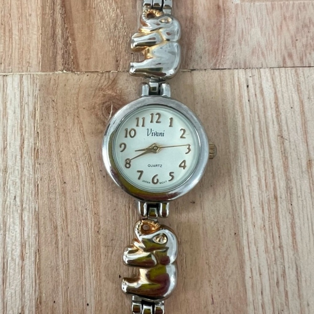 Vivani ladies round elephant bracelet fashion watch NEW BATTERY